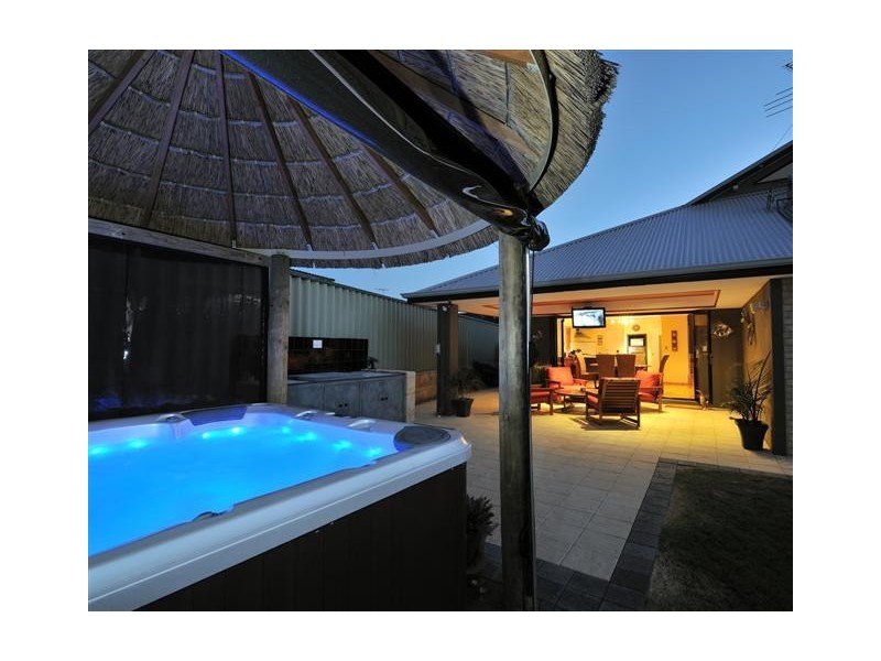 16 Tangier Parkway, Port Kennedy WA 6172