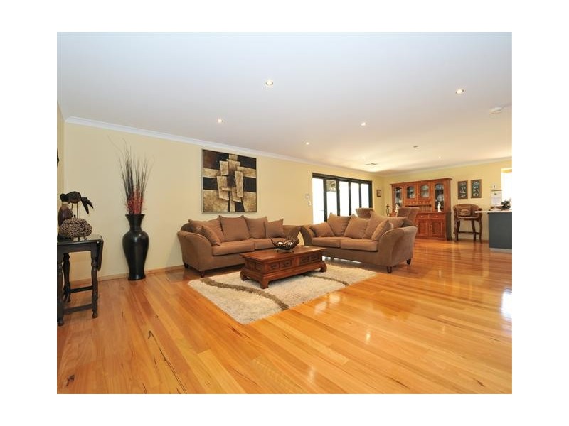 16 Tangier Parkway, Port Kennedy WA 6172