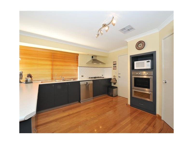 16 Tangier Parkway, Port Kennedy WA 6172