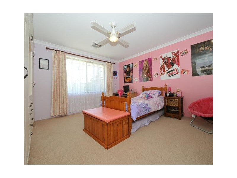 16 Tangier Parkway, Port Kennedy WA 6172