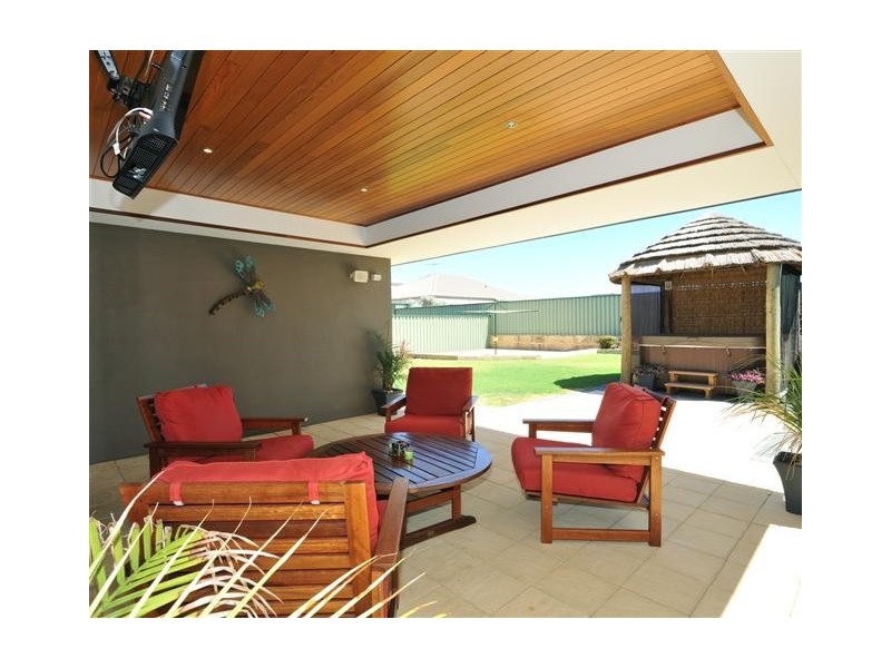 16 Tangier Parkway, Port Kennedy WA 6172