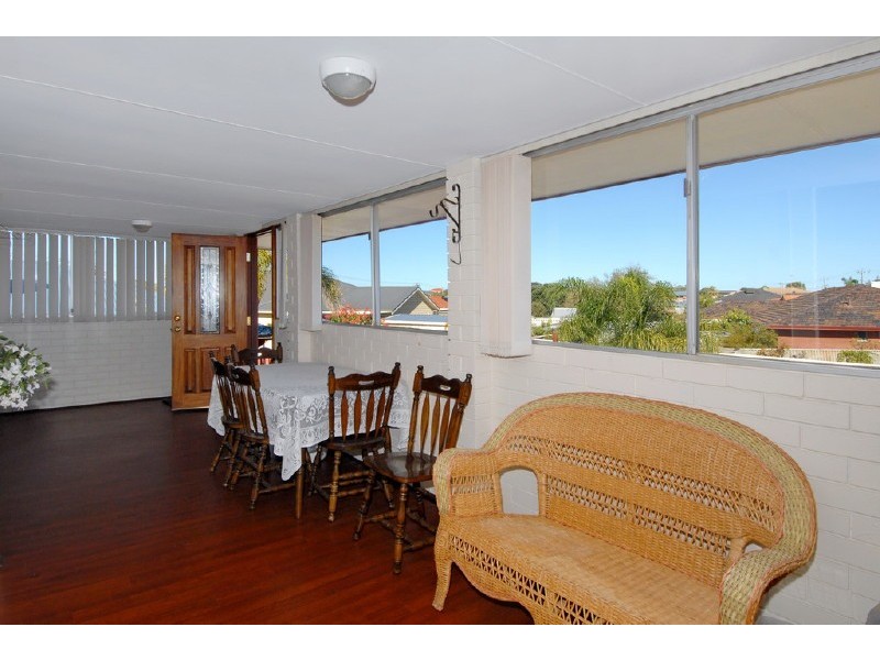 13 Wavelea Street, Safety Bay WA 6169