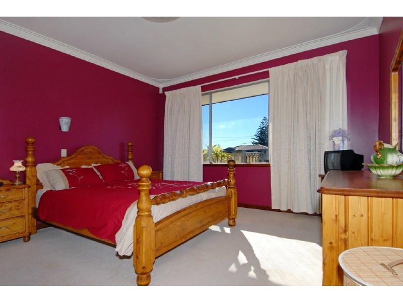 13 Wavelea Street, Safety Bay WA 6169