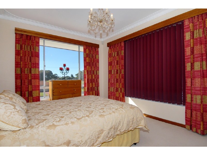 13 Wavelea Street, Safety Bay WA 6169