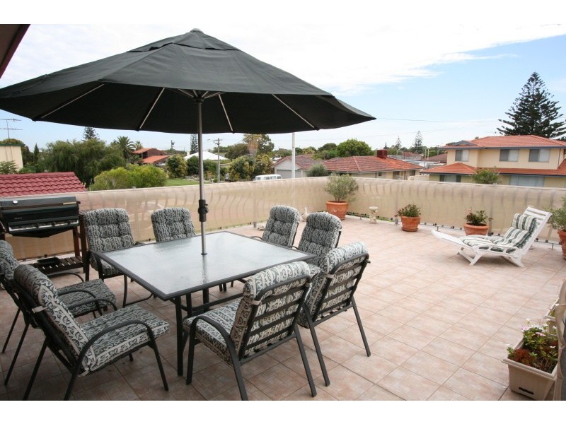 13 Wavelea Street, Safety Bay WA 6169