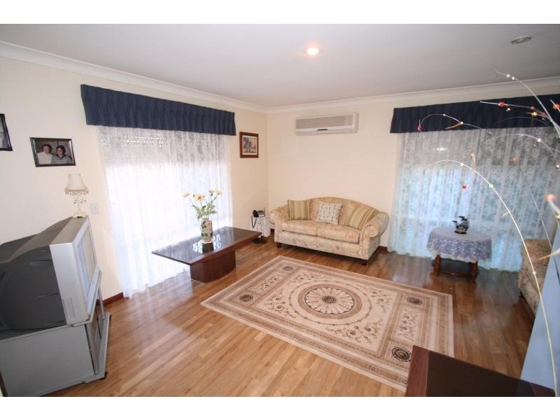 17 Barbrook Way, Warnbro WA 6169