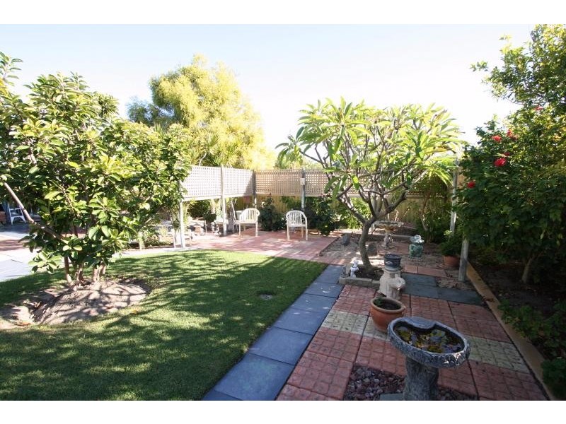 17 Barbrook Way, Warnbro WA 6169