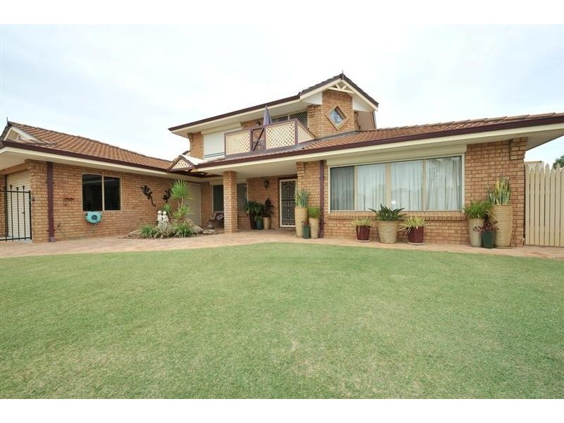 12 Glencoe Place, Cooloongup WA 6168