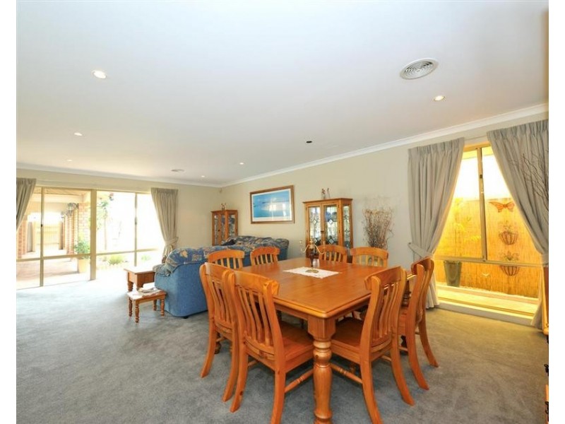 12 Glencoe Place, Cooloongup WA 6168