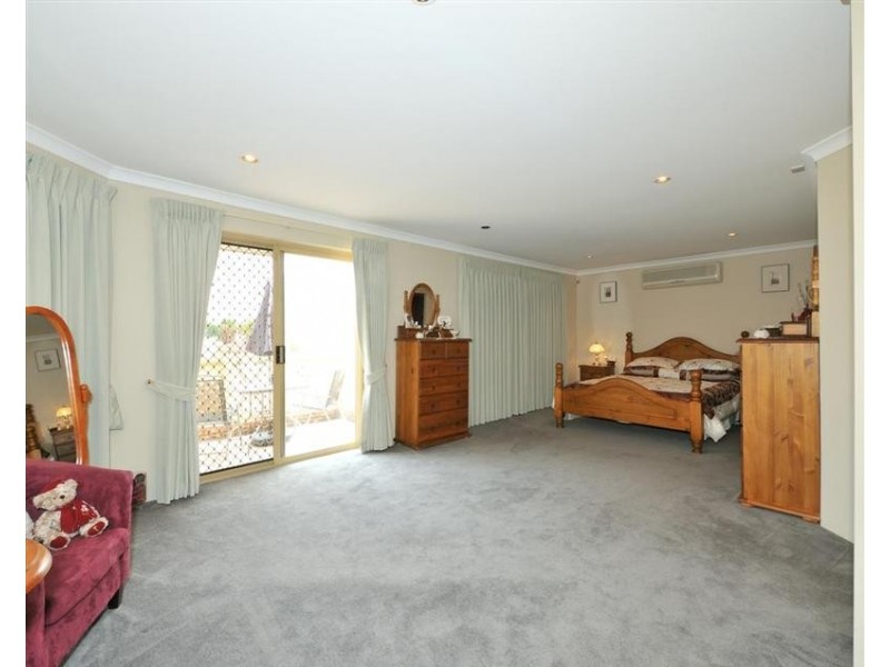 12 Glencoe Place, Cooloongup WA 6168