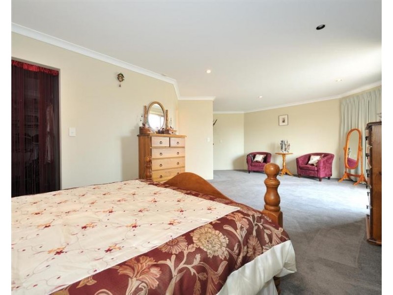 12 Glencoe Place, Cooloongup WA 6168