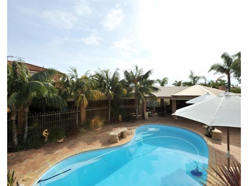 12 Glencoe Place, Cooloongup WA 6168