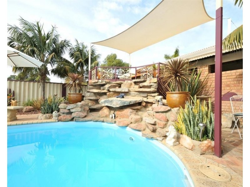 12 Glencoe Place, Cooloongup WA 6168