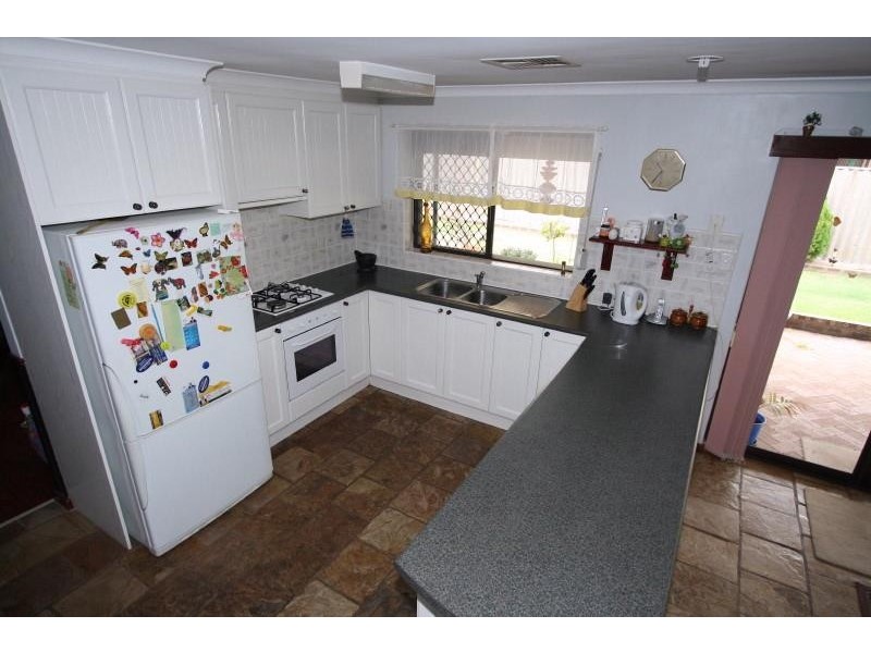 16 Apus Close, Rockingham WA 6168