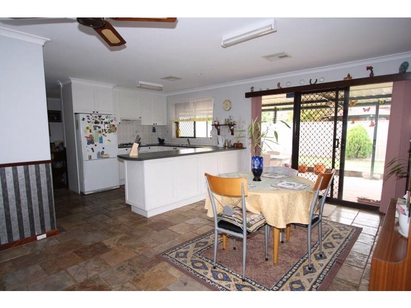 16 Apus Close, Rockingham WA 6168
