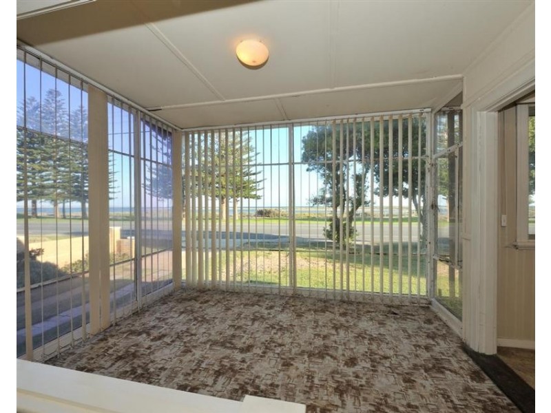 260 Safety Bay Road, Safety Bay WA 6169