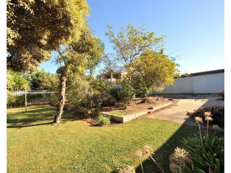 260 Safety Bay Road, Safety Bay WA 6169