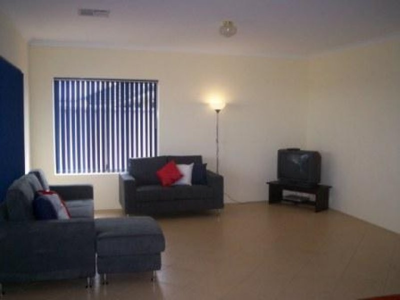 5 Bluefields Parkway, Port Kennedy WA 6172