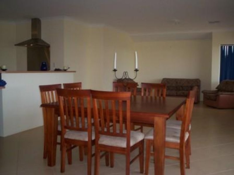 5 Bluefields Parkway, Port Kennedy WA 6172