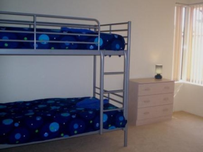 5 Bluefields Parkway, Port Kennedy WA 6172