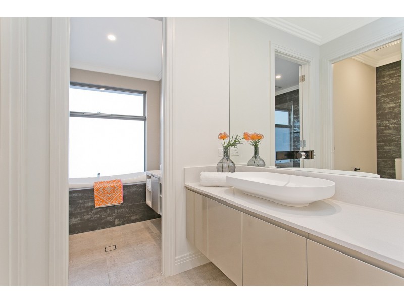 5A Rodgers Avenue, Henley Beach South SA 5022