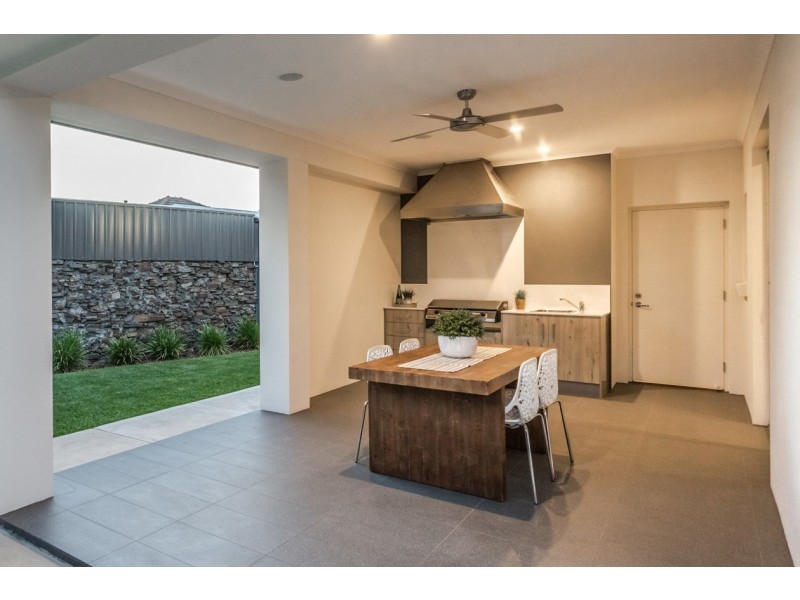 18 Crispian Street, Fulham SA 5024