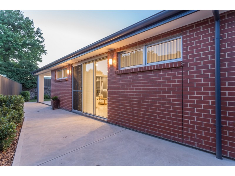 18 Crispian Street, Fulham SA 5024