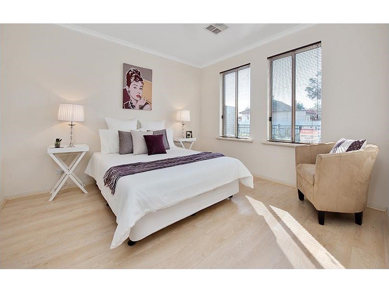 19 Dudley St, Mansfield Park SA 5012
