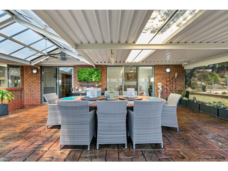 25 Trowbridge Circuit, Gulfview Heights SA 5096