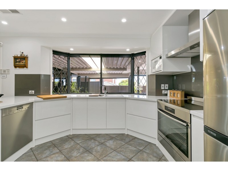 25 Trowbridge Circuit, Gulfview Heights SA 5096