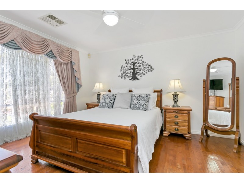 25 Trowbridge Circuit, Gulfview Heights SA 5096