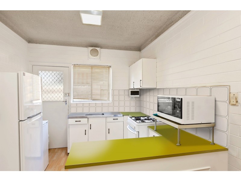 1/3 Shirley Crs, West Beach SA 5024