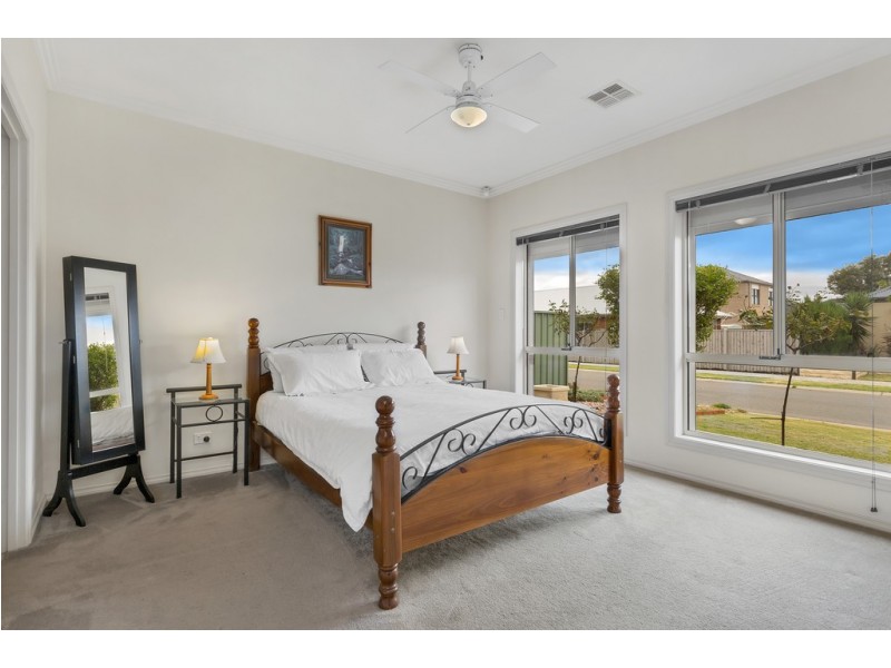 22 Brimpton Ave, Mawson Lakes SA 5095