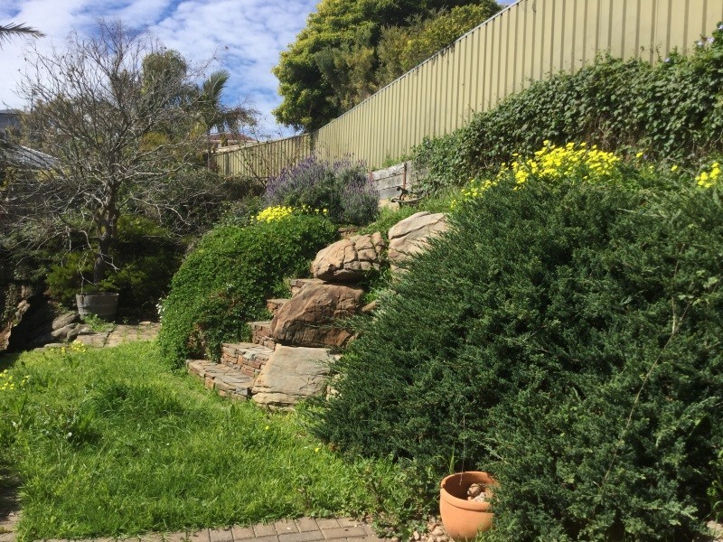 138 Perry Barr Rd, Hallett Cove SA 5158