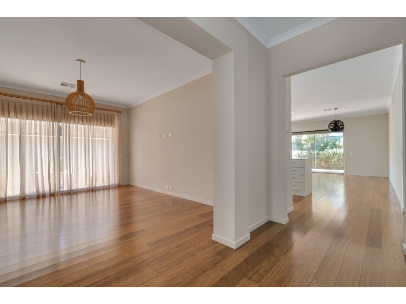 10 Greenslade Boulevard, Evanston South SA 5116