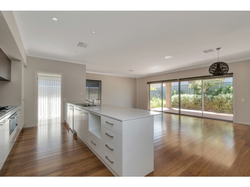 10 Greenslade Boulevard, Evanston South SA 5116