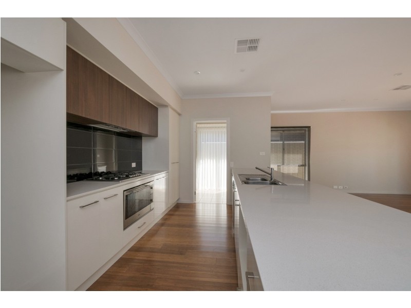 10 Greenslade Boulevard, Evanston South SA 5116