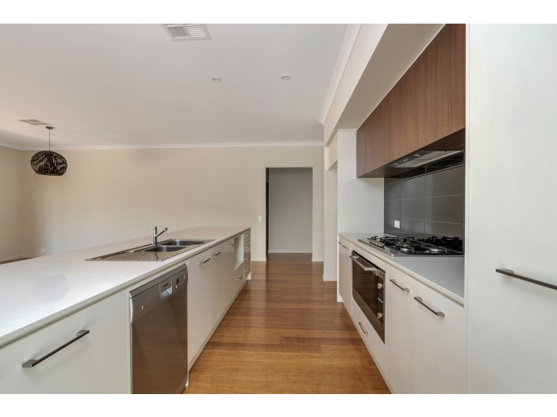 10 Greenslade Boulevard, Evanston South SA 5116