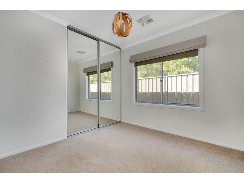 10 Greenslade Boulevard, Evanston South SA 5116