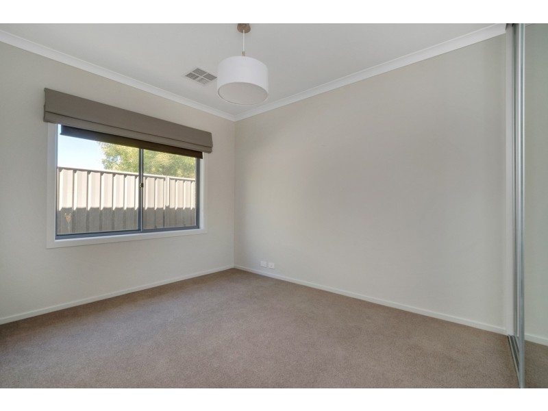 10 Greenslade Boulevard, Evanston South SA 5116