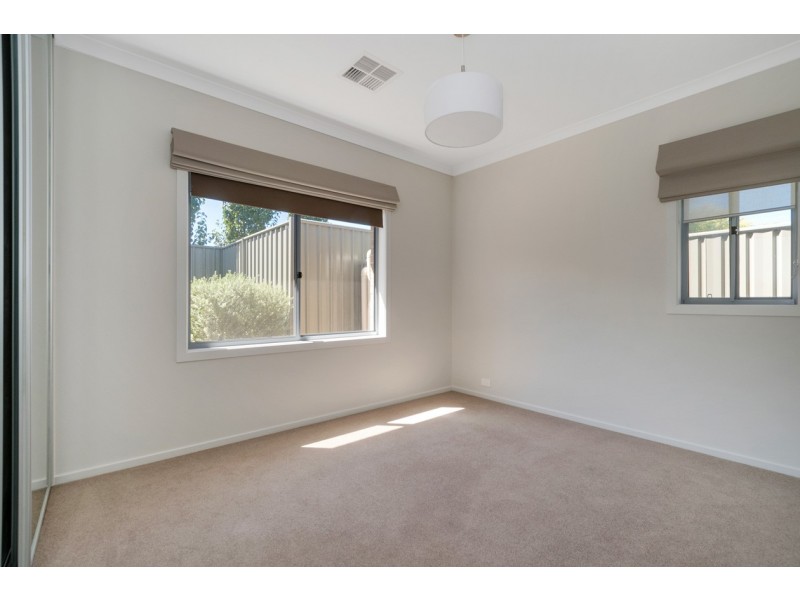 10 Greenslade Boulevard, Evanston South SA 5116