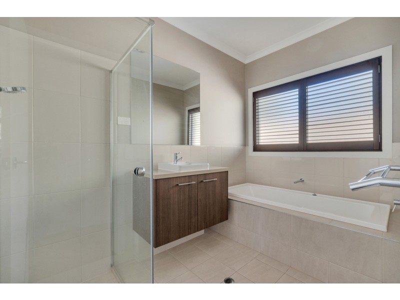 10 Greenslade Boulevard, Evanston South SA 5116