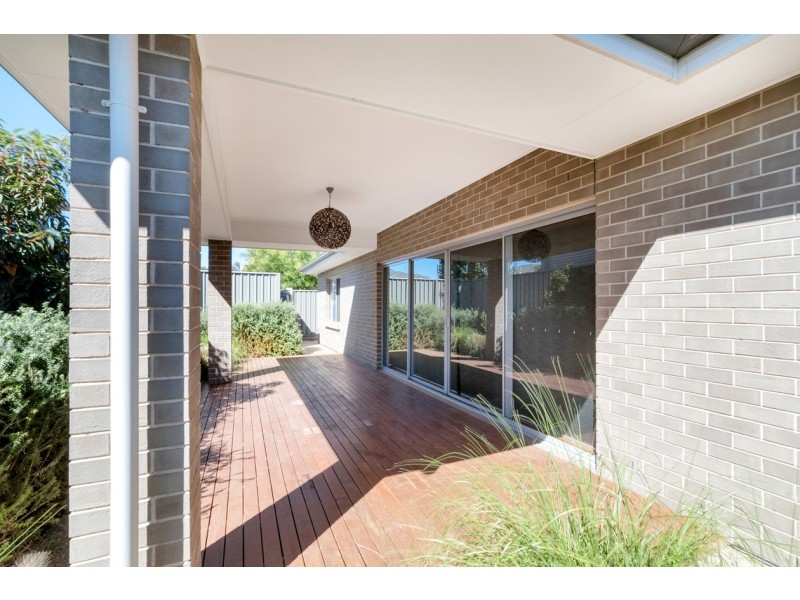 10 Greenslade Boulevard, Evanston South SA 5116