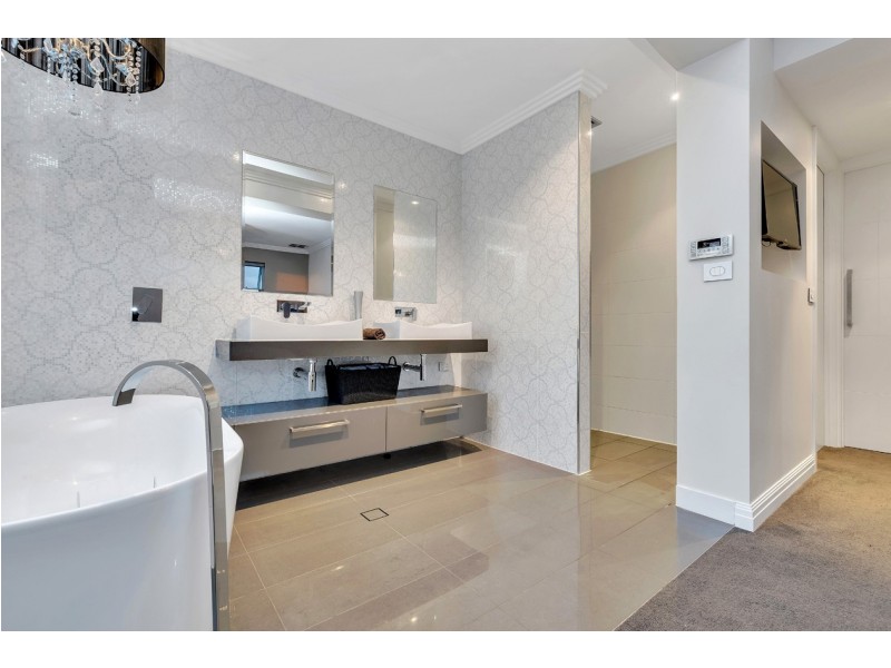 8 Keating Court, West Lakes Shore SA 5020