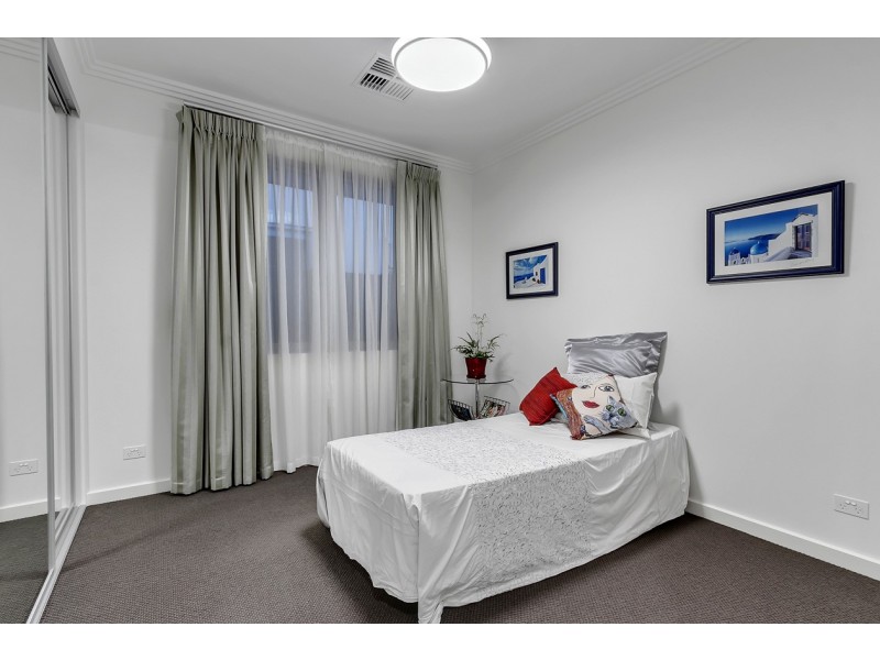 17 HMAS Australia Road, Henley Beach South SA 5022