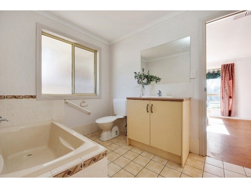 34 Kent Avenue, Clearview SA 5085