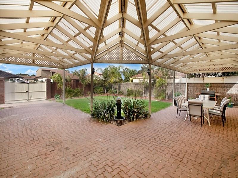 8 Hawaii Court, West Lakes SA 5021