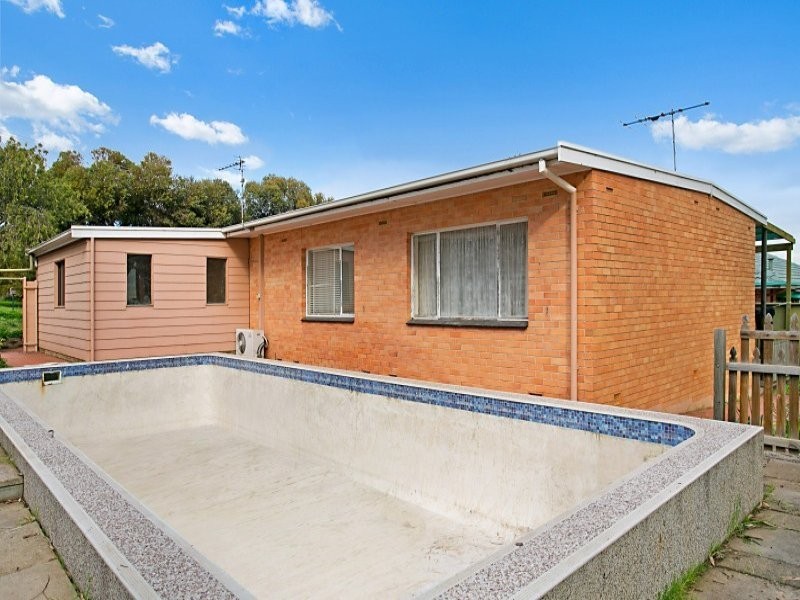 18 Fairway Street, Para Hills SA 5096