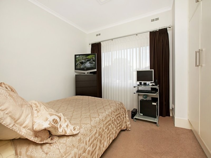 11 William Avenue, Henley Beach South SA 5022