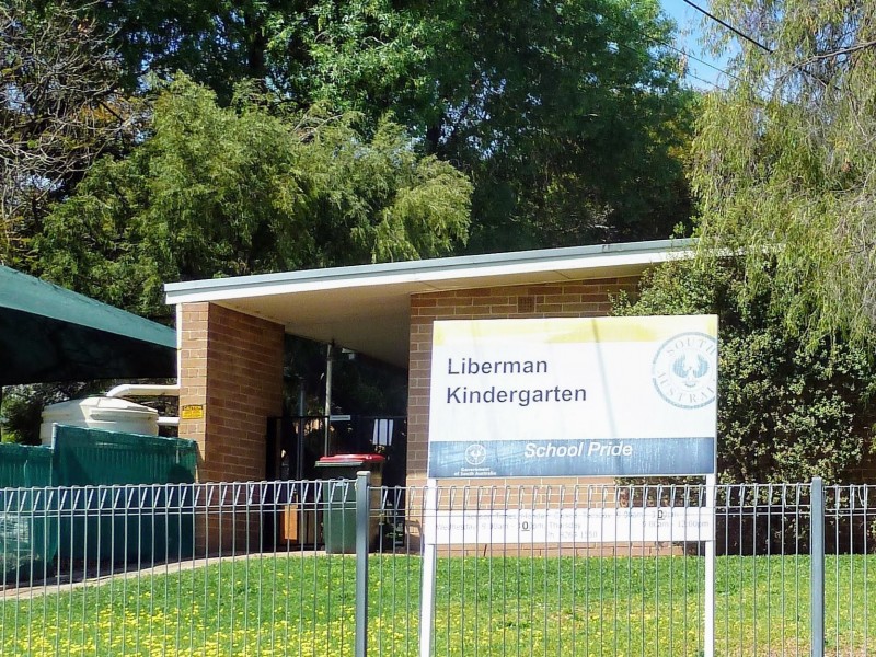 11 Julie Road, Para Hills SA 5096